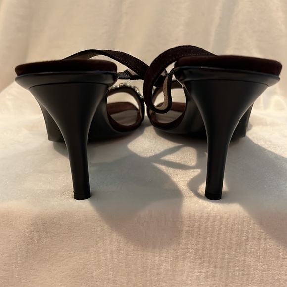 FERRAGAMO HEELS - Picture 8 of 16